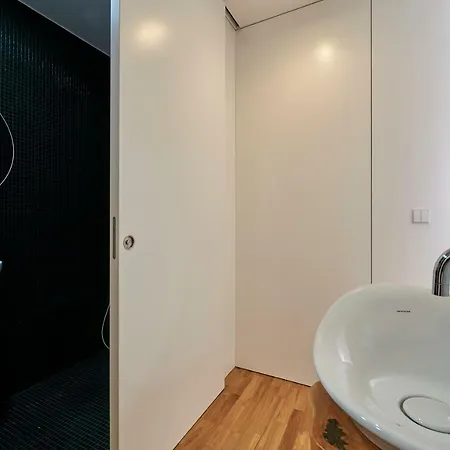 Luxury In The Privileged * リスボン